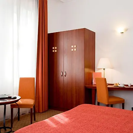 Ibis Styles Center Hotel 4*