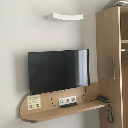 Hotel Ibis Styles Center 4*