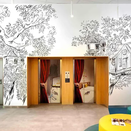 Ibis Styles Center Hotell 4*
